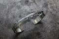 SE-1468 7mm cuff bracelet with 中 feather small wheel