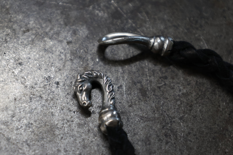 SE-1586 horse hook braids leathe rbracelet