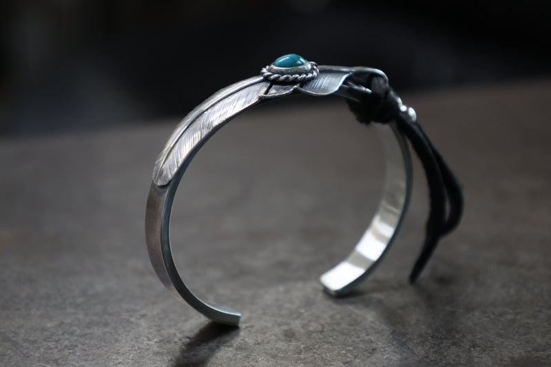 SE-1587 classic feather cuff/kingman