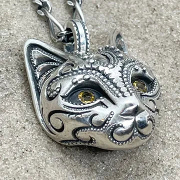 BBM SIGNATURE CAT PENDANT SET-SILVER WITH STONE