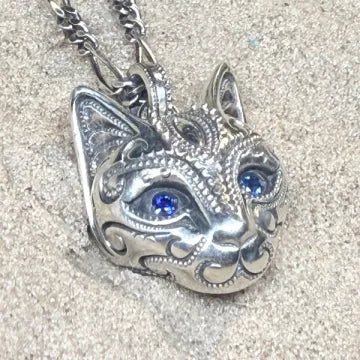 BBM SIGNATURE CAT PENDANT SET-SILVER WITH STONE