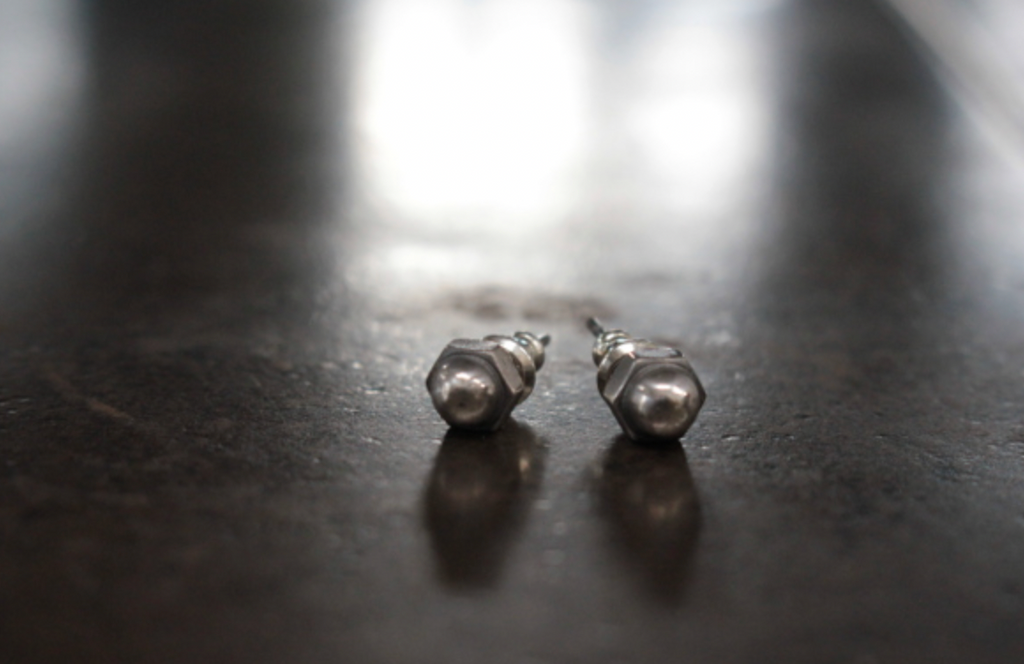 RE-04 六角 BALL STUD EARRING
