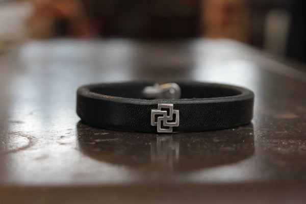 FCB-31 flat leather+clamp hook bracelet/luck cross stud