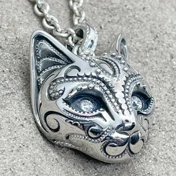 BBM SIGNATURE CAT PENDANT SET-SILVER WITH STONE