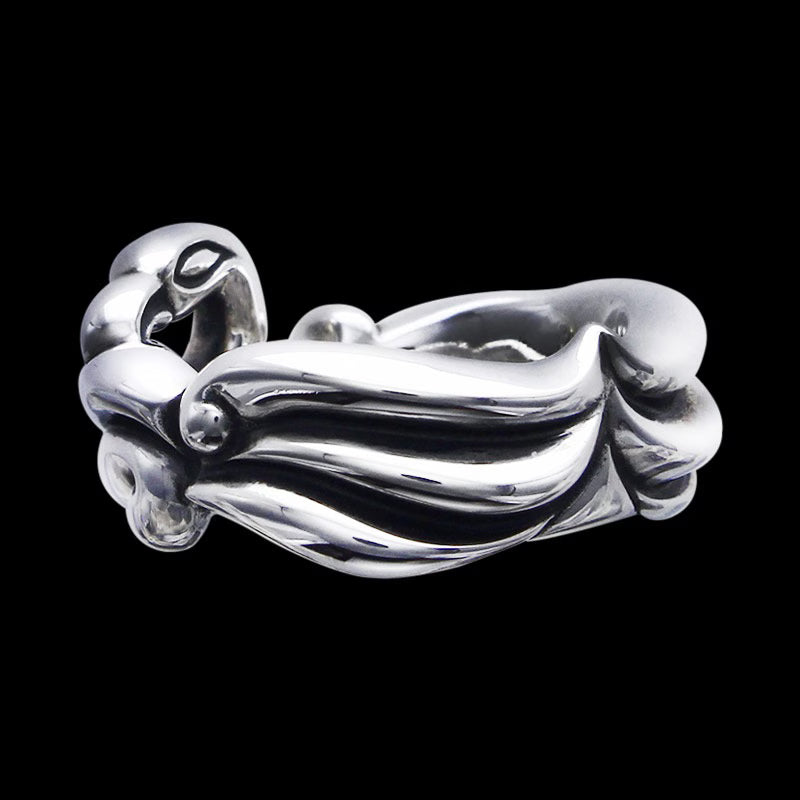 Gullwing ring
