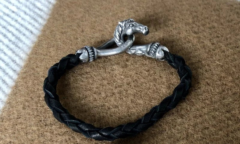 SE-1586 horse hook braids leathe rbracelet