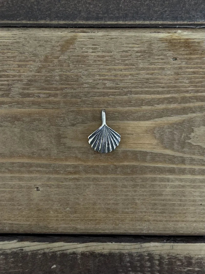 鳴島翔 Shell Pendant