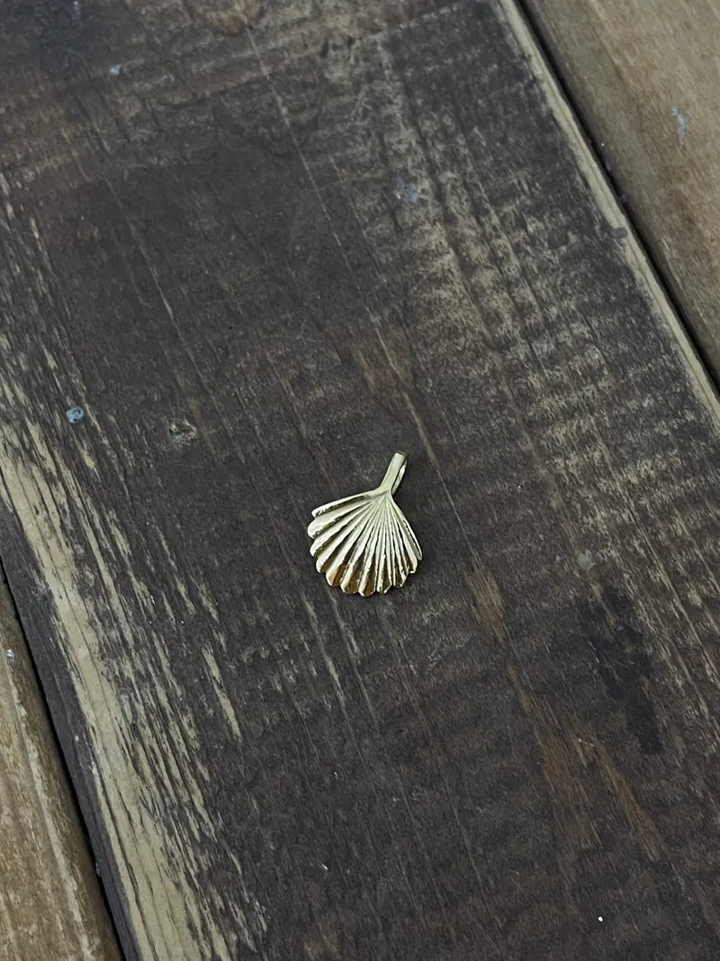 鳴島翔 Shell Pendant