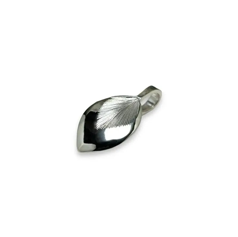 鳴島翔 Maile Leaf pendant