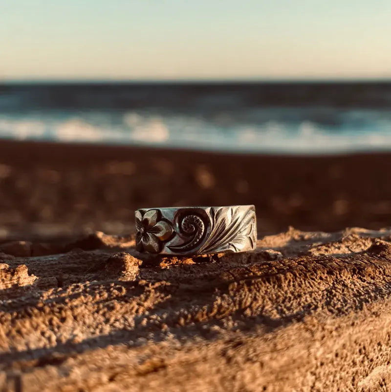 鳴島翔 K18 Motif Heritage Ring