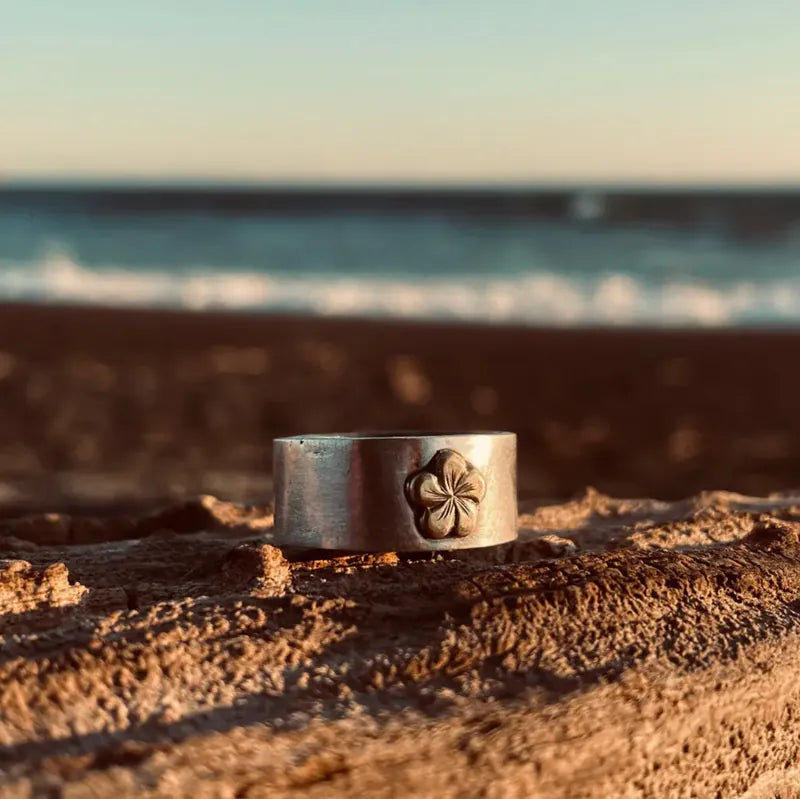鳴島翔 K18 motif 10mm plain ring (Round Plumeria)