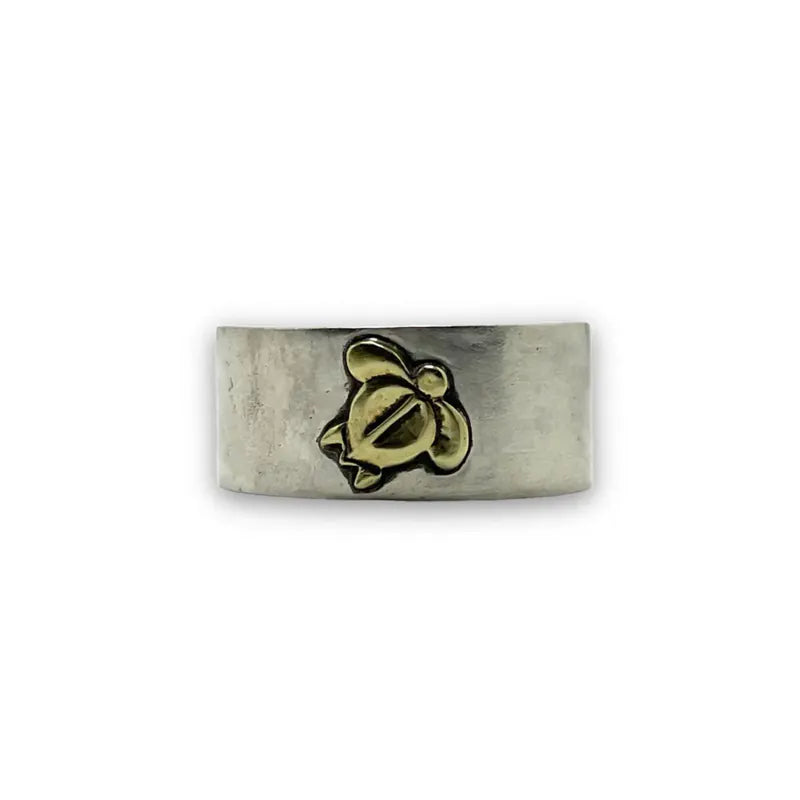 鳴島翔 K18 motif 10mm plain ring (Honu)