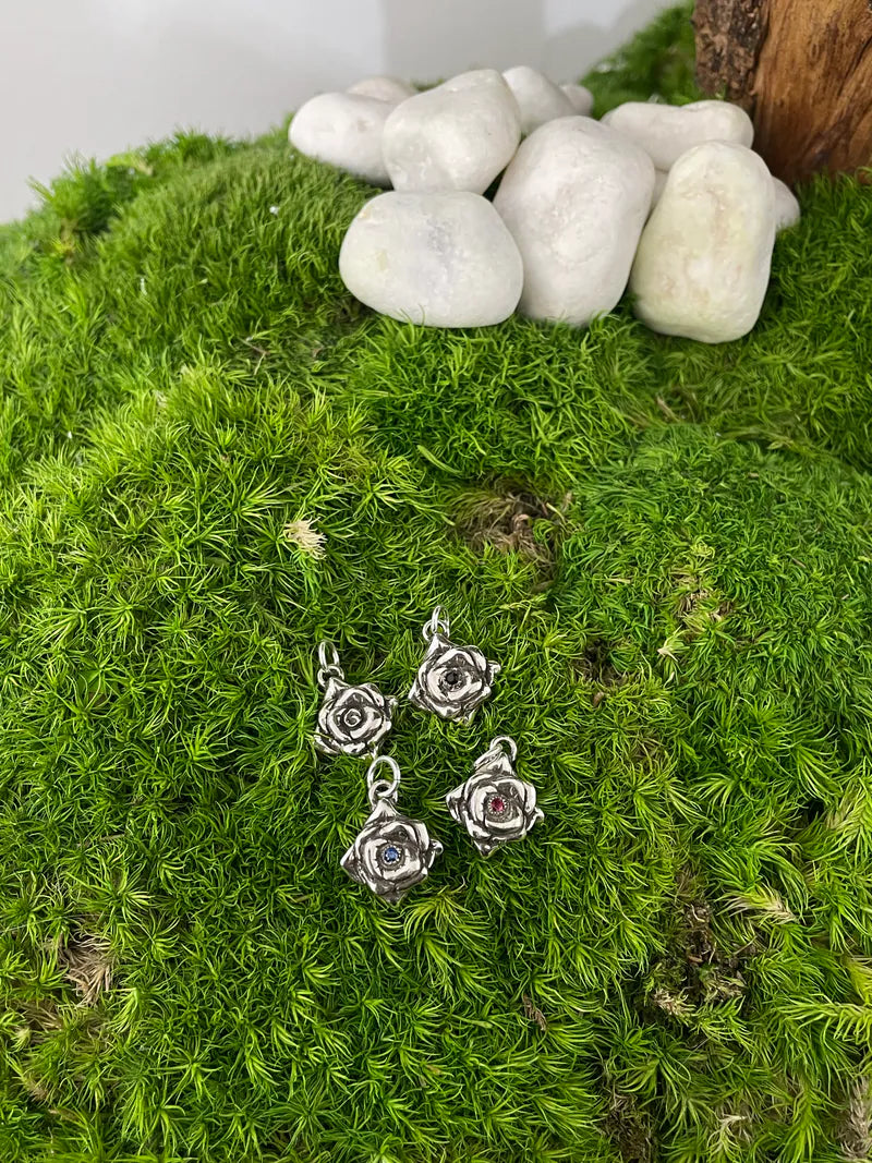 EIKI Rose Pendant