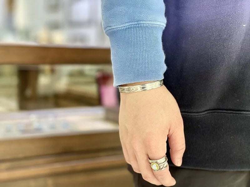 K18 Sun Arabesque Bangle with square
