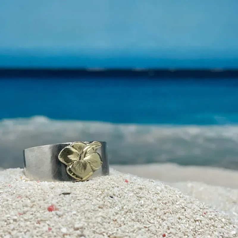 鳴島翔 K18 motif 10mm plain ring (Hibiscus)