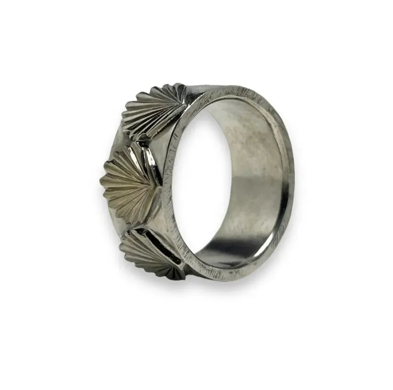 K18 motif 10mm Triple shell ring