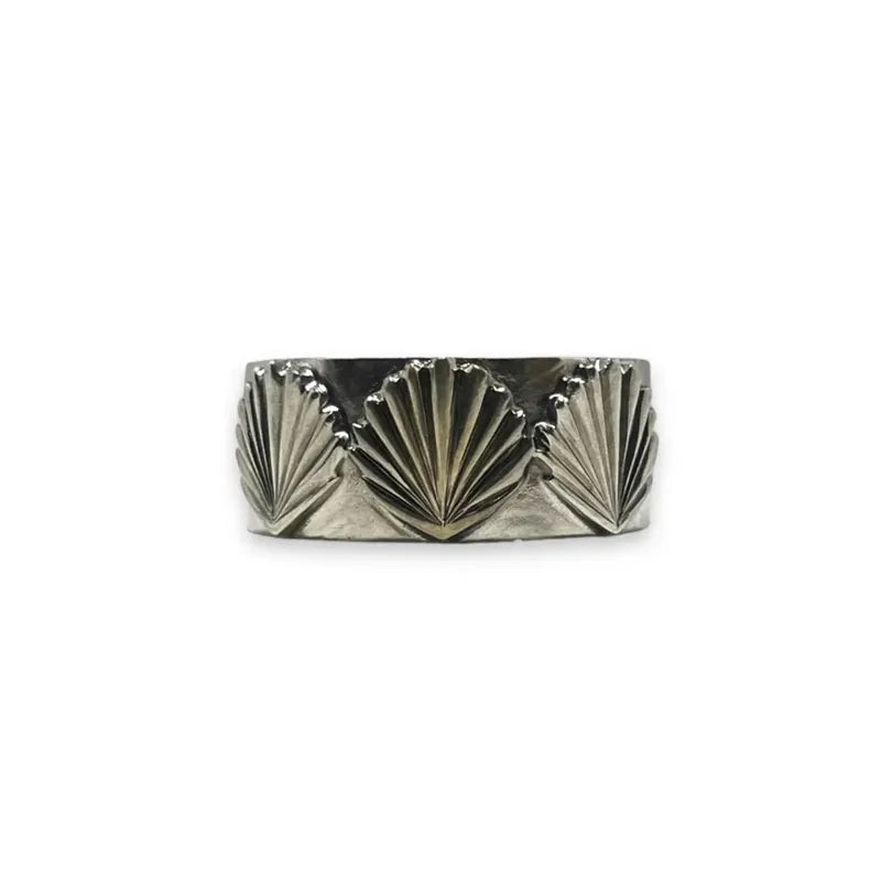 K18 motif 10mm Triple shell ring