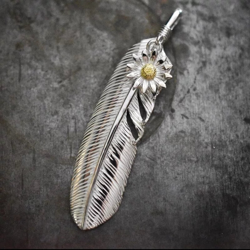 Eiki Feather w/ Daisy
