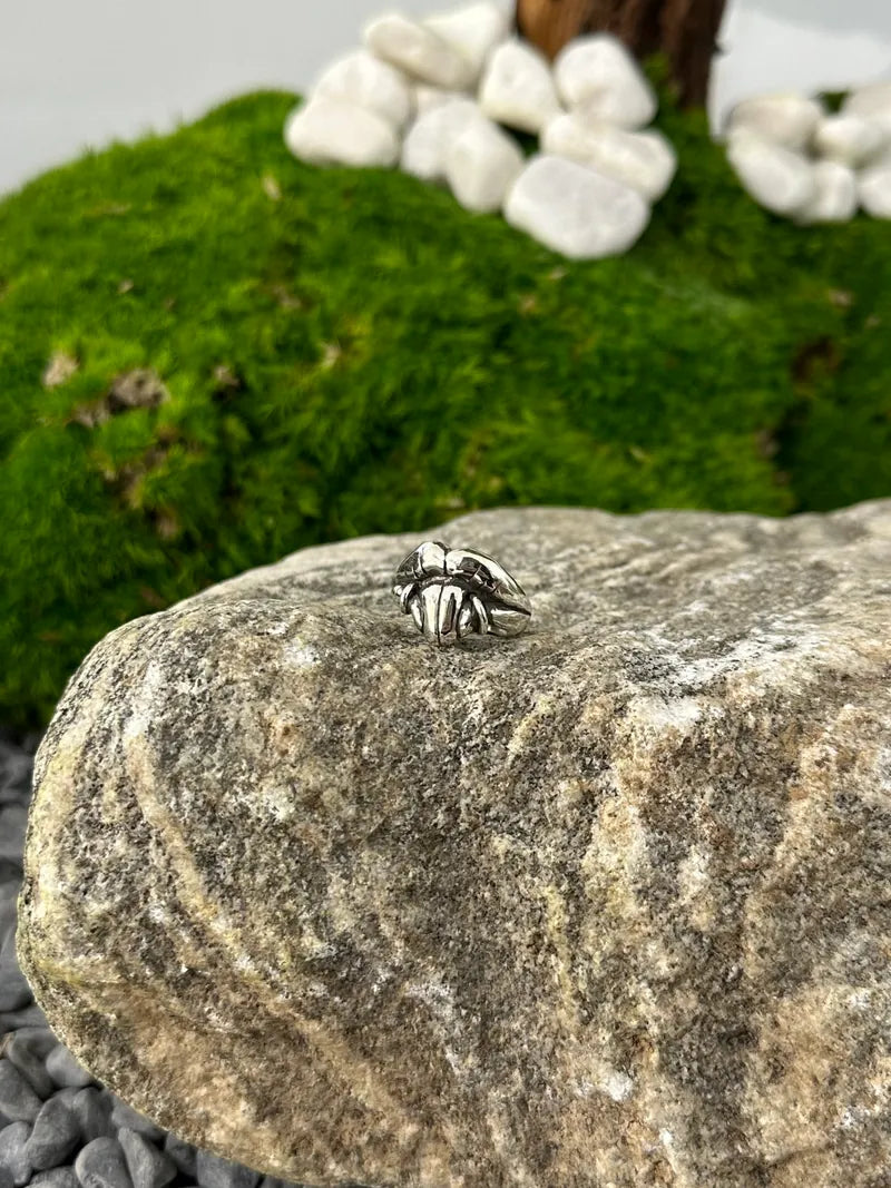 Punk Rip Ring