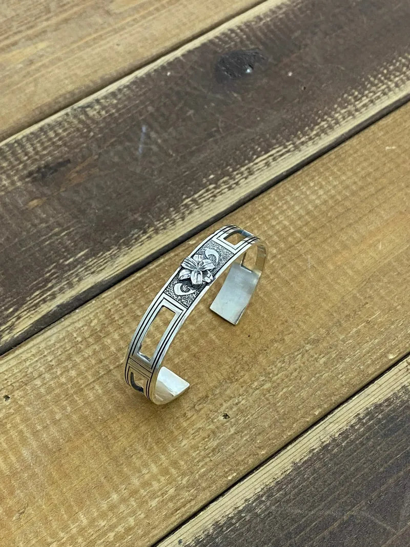 SV lily Bangle