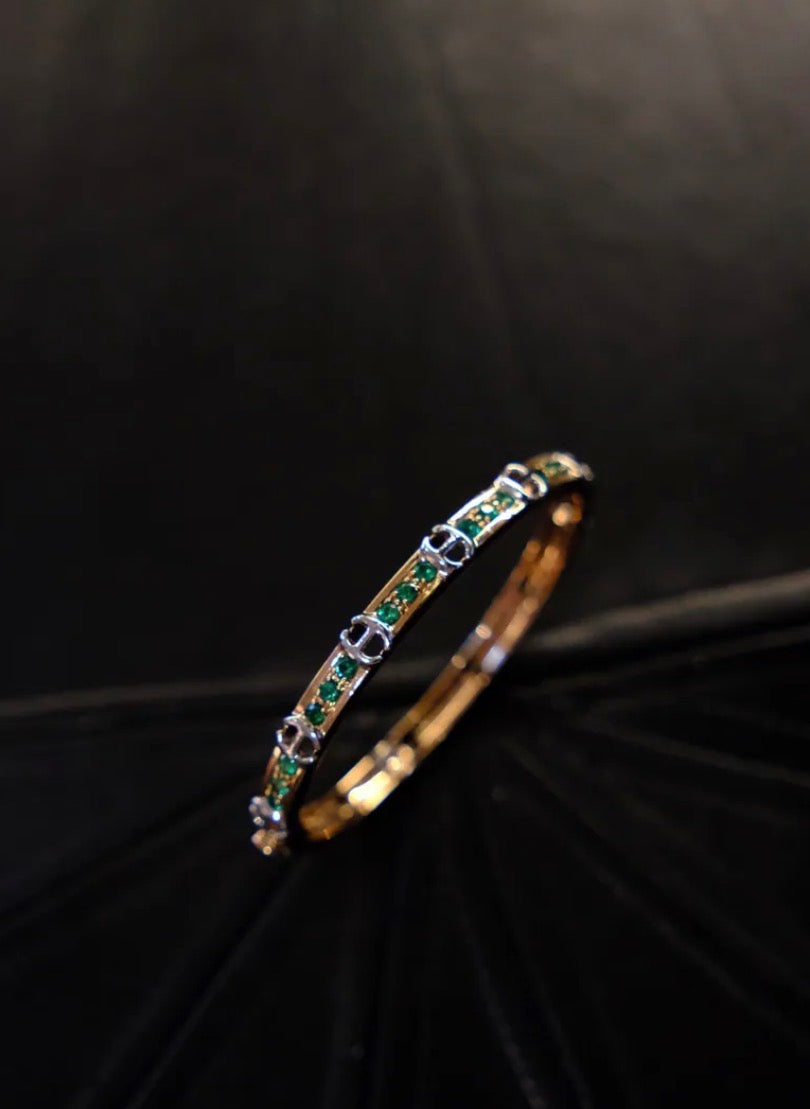 X BANGLE 18K ROSE GOLD WITH EMERALD
