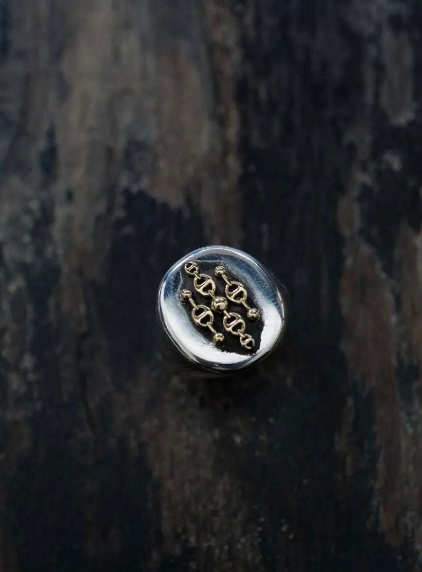 HB184 SIGNET RING W/18K KOSMIC