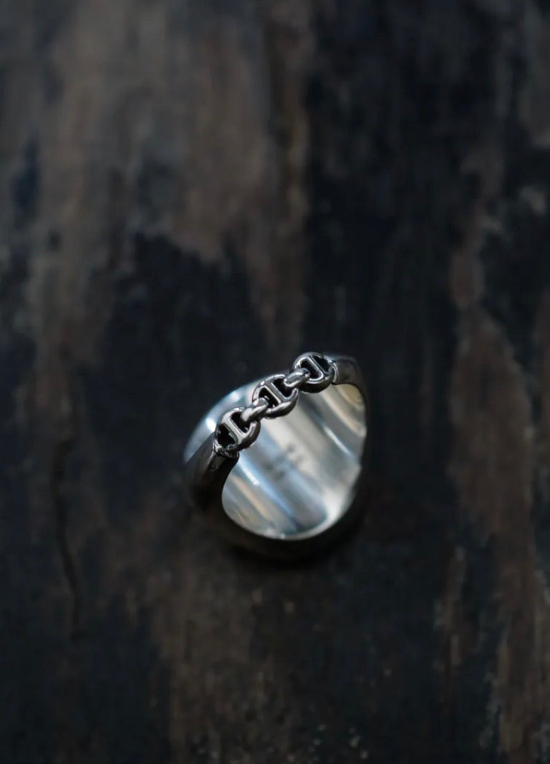 HB184 SIGNET RING W/18K KOSMIC