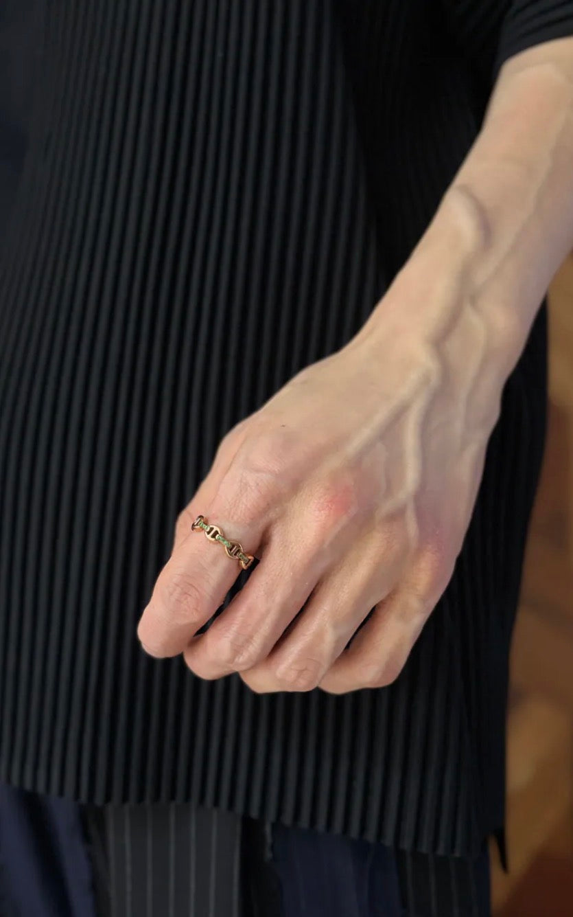 HB002 DAME TRI-LINK RING 18K ROSE GOLD WITH EMERALD