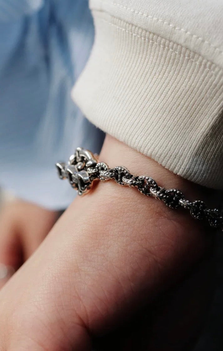 HB433 SMALL BEADED LINK BRACELET W/WHITE DIAMOND TOGGLE (ANTIQUE FINISH)