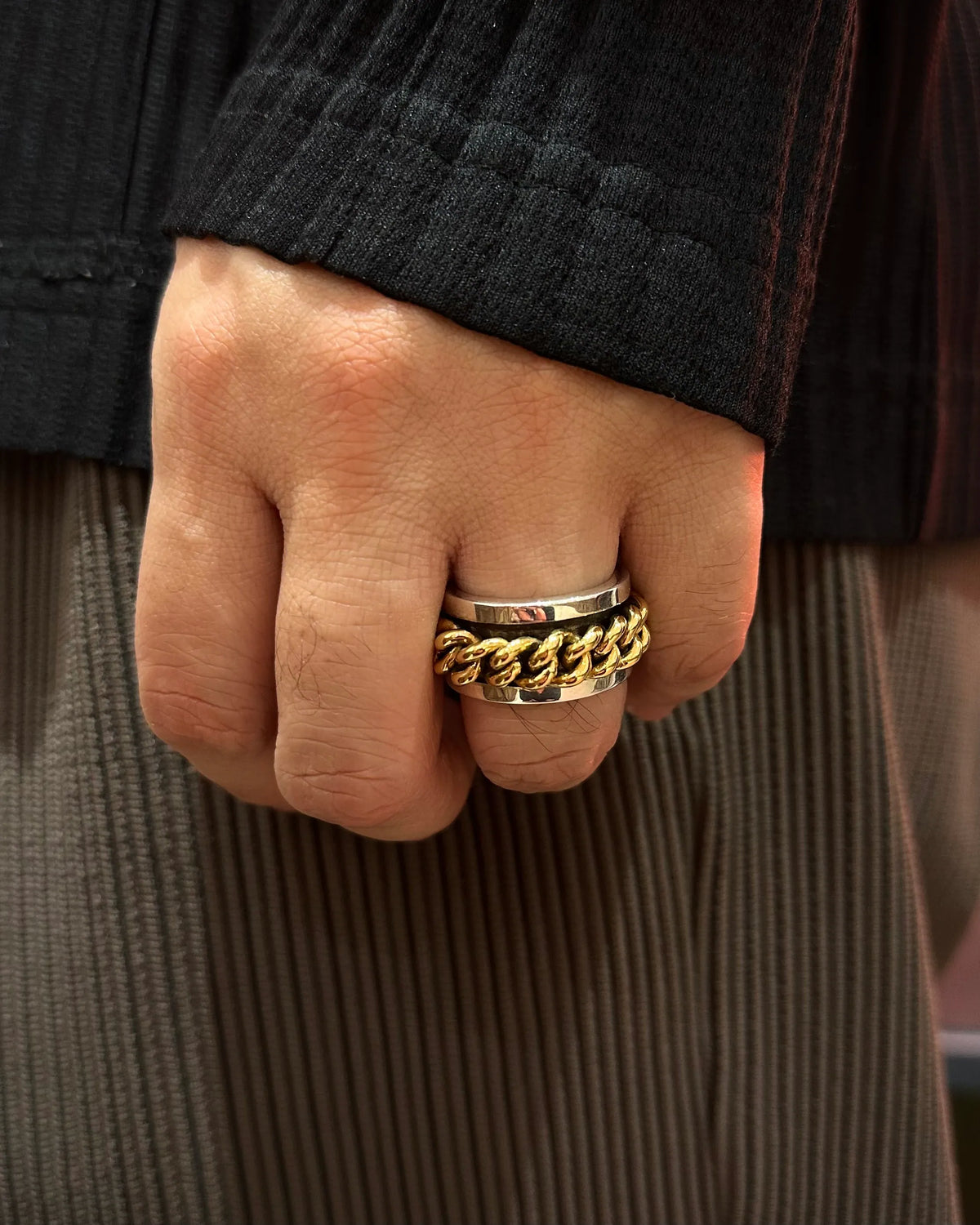 Two Toned 22k Curb Chain Spin Ring