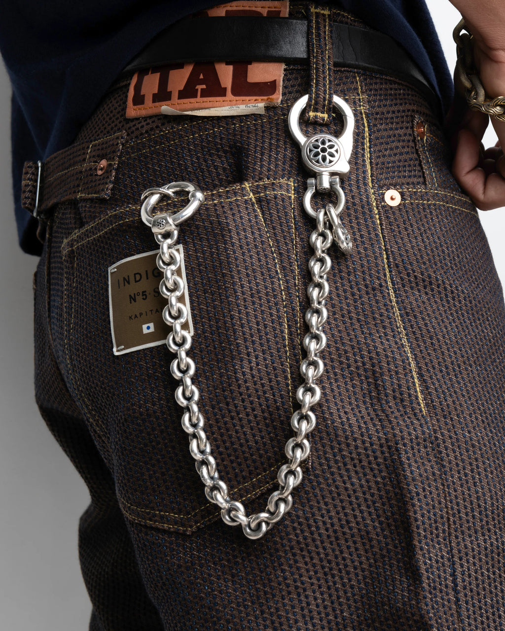 Clip 8 Fin Link B Wallet Chain